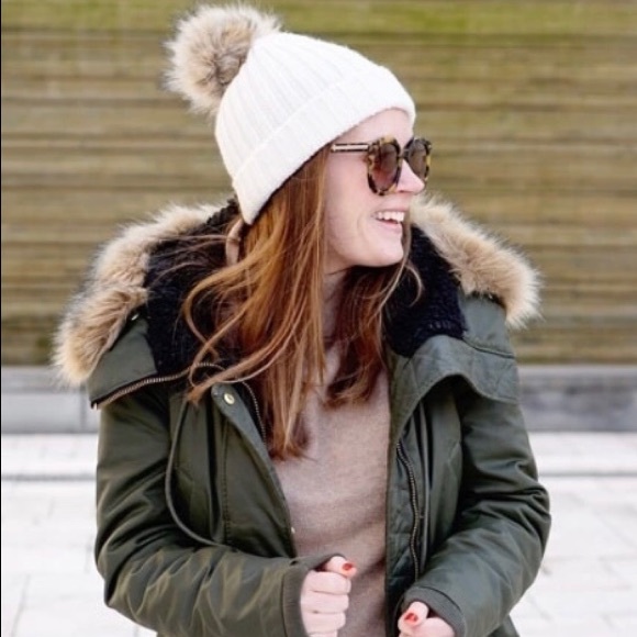 ‘SALE’ BRAND NEW J Crew Ribbed Beanie with Faux-Fur Pom-Pom - Picture 8 of 8